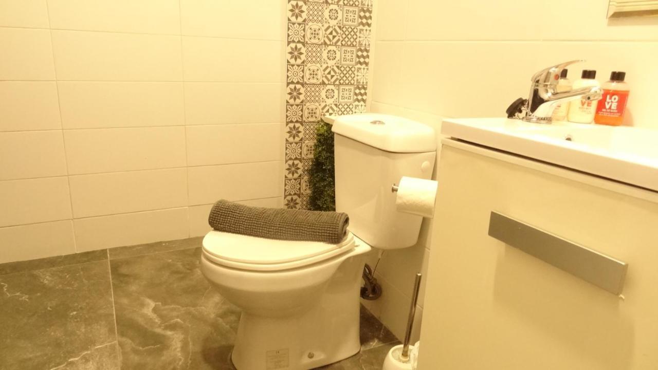 Cozy Rooms 12 Valenza Esterno foto