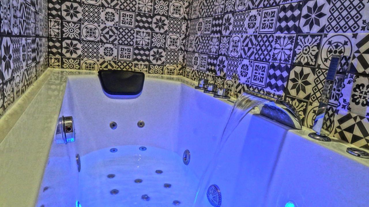 Cozy Rooms 12 Valenza Esterno foto