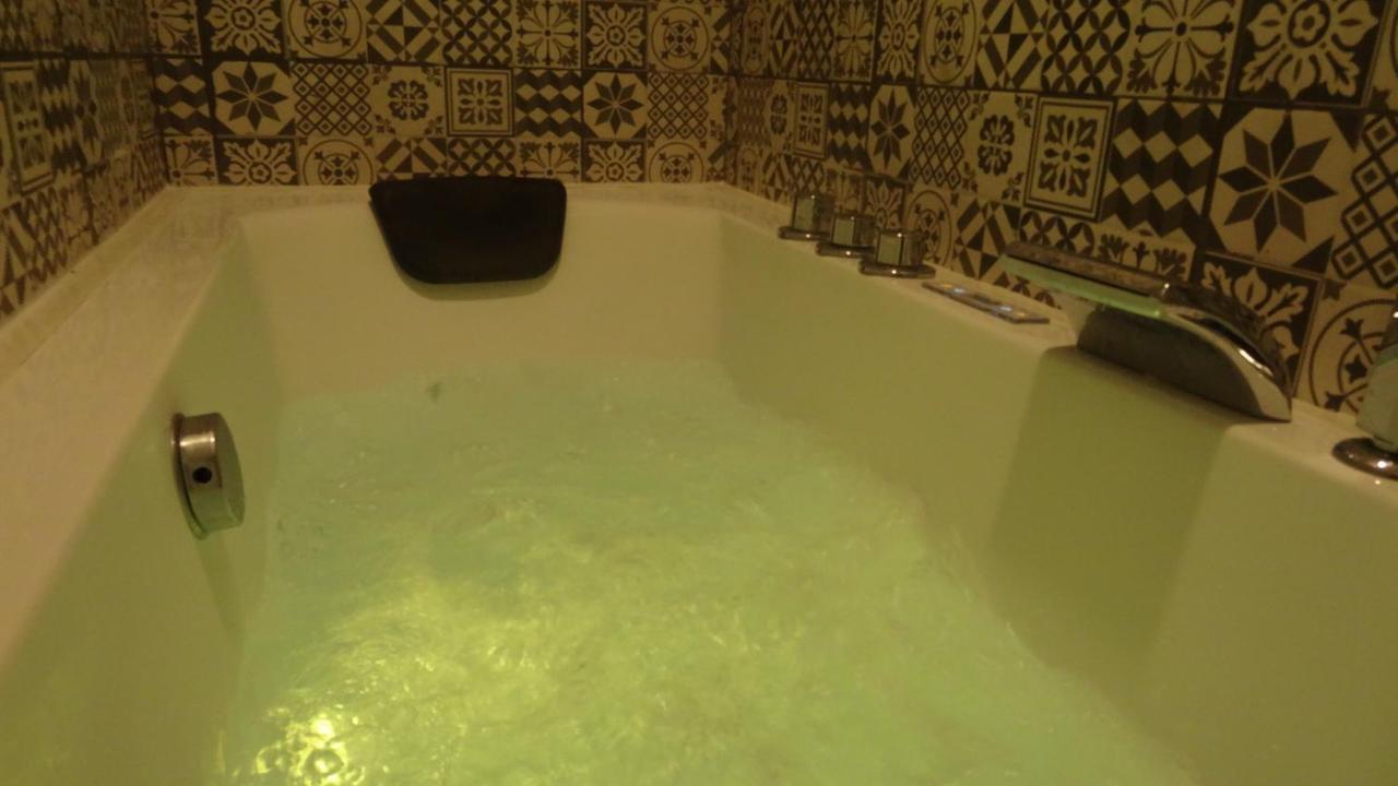Cozy Rooms 12 Valenza Esterno foto