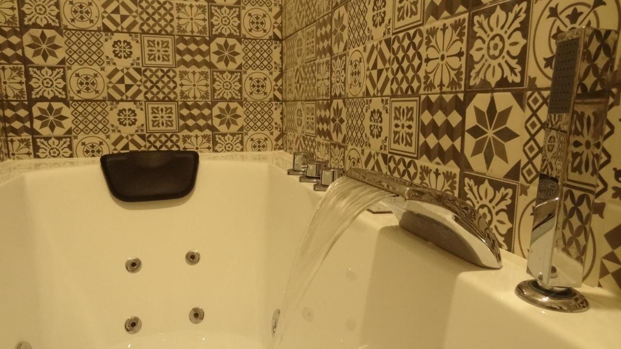 Cozy Rooms 12 Valenza Esterno foto